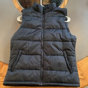 WOMENS BLACK PUFFER VEST. MEDIUM. NEW!!